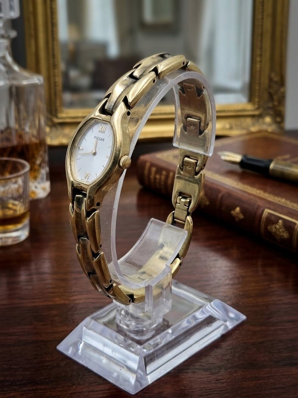 Pulsar V1400-X160 Gold-tone Bracelet Wristwatch with Base Metal Gold-tone